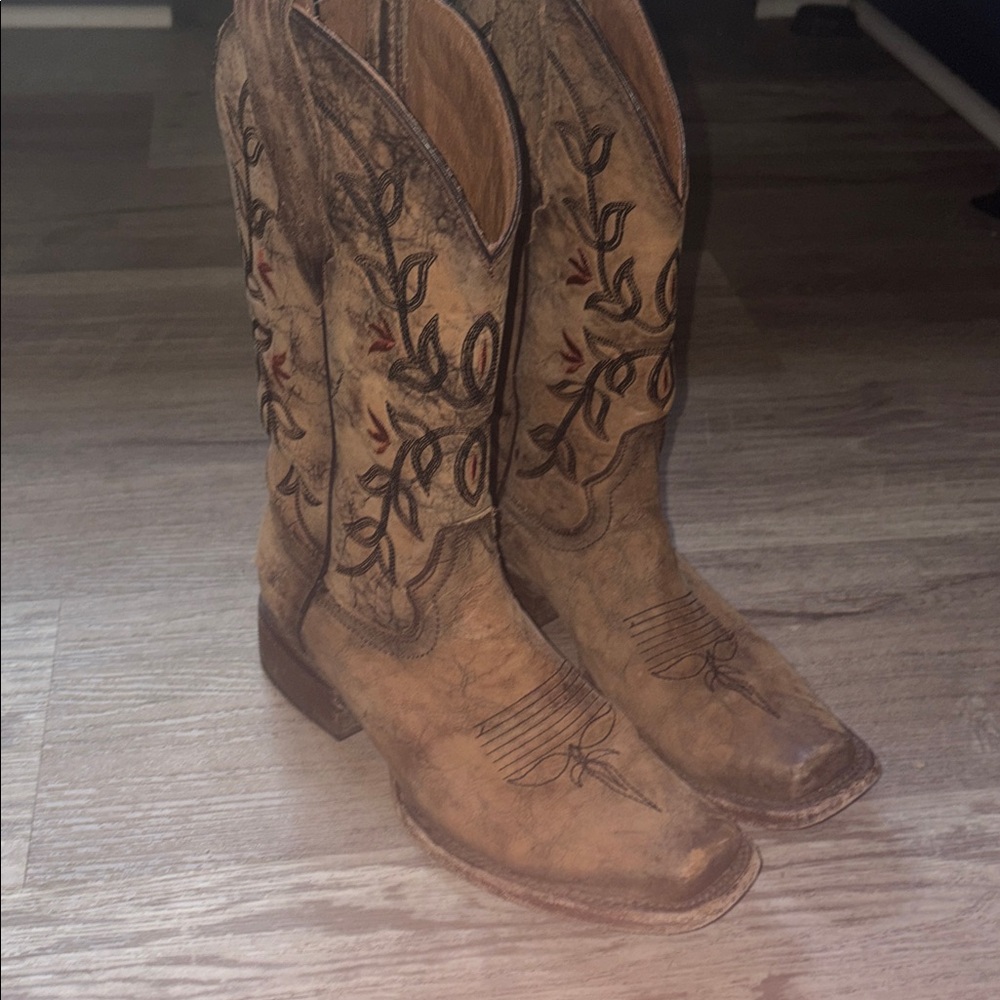 Circle G Tan Embroidered Heeled Boots